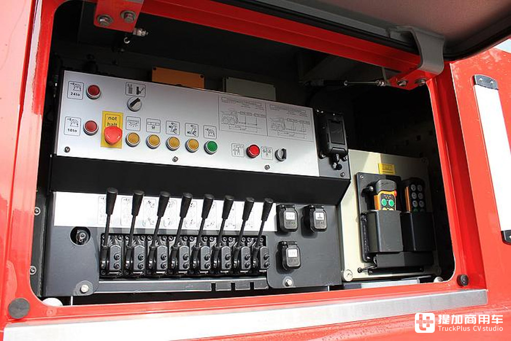 770匹马力+XT套件,这台安普改装的斯堪尼亚清障车堪称欧洲最强 - 第20张 - 提加商用车网 770匹马力+XT套件,这台安普改装的斯堪尼亚清障车堪称欧洲最强 - 第20张