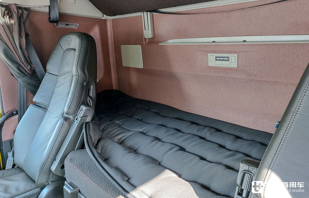 10x4可秒变6x4,组合总重可高达245吨,这台五轴沃尔沃FH16 750大件车不一般 - 第21张 - 提加商用车网 10x4可秒变6x4,组合总重可高达245吨,这台五轴沃尔沃FH16 750大件车不一般 - 第21张