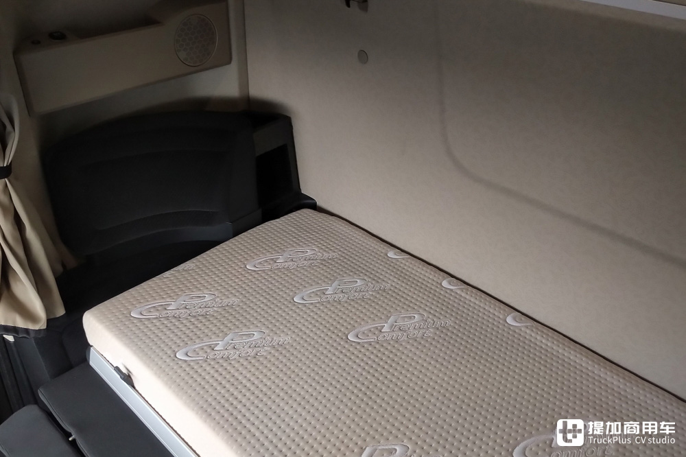 原厂单人生活舱!搭载SoloStar驾驶室的最新款奔驰Actros L旗舰卡车实拍评测 - 第24张 - 提加商用车网 原厂单人生活舱!搭载SoloStar驾驶室的最新款奔驰Actros L旗舰卡车实拍评测 - 第24张