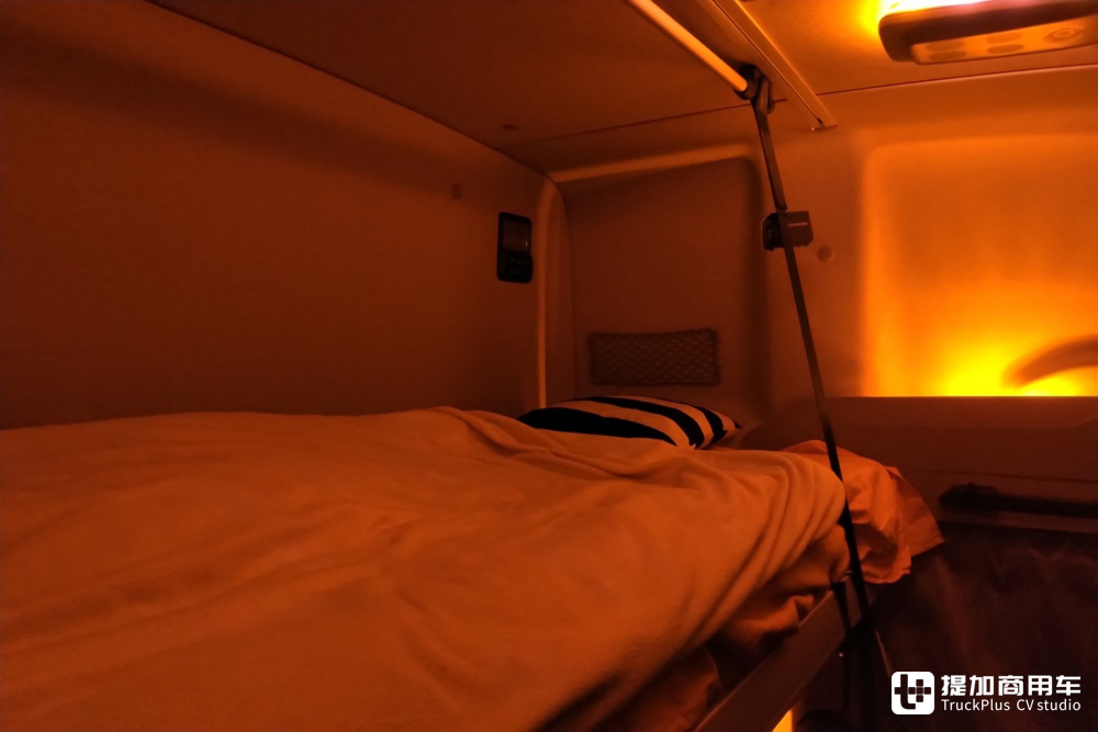 原厂单人生活舱!搭载SoloStar驾驶室的最新款奔驰Actros L旗舰卡车实拍评测 - 第26张 - 提加商用车网 原厂单人生活舱!搭载SoloStar驾驶室的最新款奔驰Actros L旗舰卡车实拍评测 - 第26张