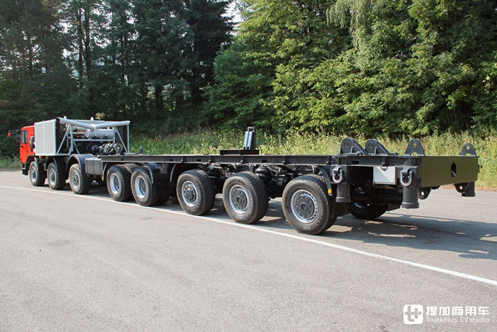 16x8驱动长达18米,搭载32升发动机,实拍太脱拉T815特种底盘 - 第3张 - 提加商用车网 16x8驱动长达18米,搭载32升发动机,实拍太脱拉T815特种底盘 - 第3张