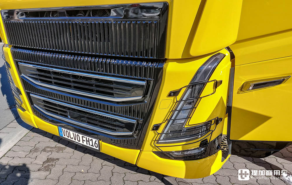 10x4可秒变6x4,组合总重可高达245吨,这台五轴沃尔沃FH16 750大件车不一般 - 第3张 - 提加商用车网 10x4可秒变6x4,组合总重可高达245吨,这台五轴沃尔沃FH16 750大件车不一般 - 第3张