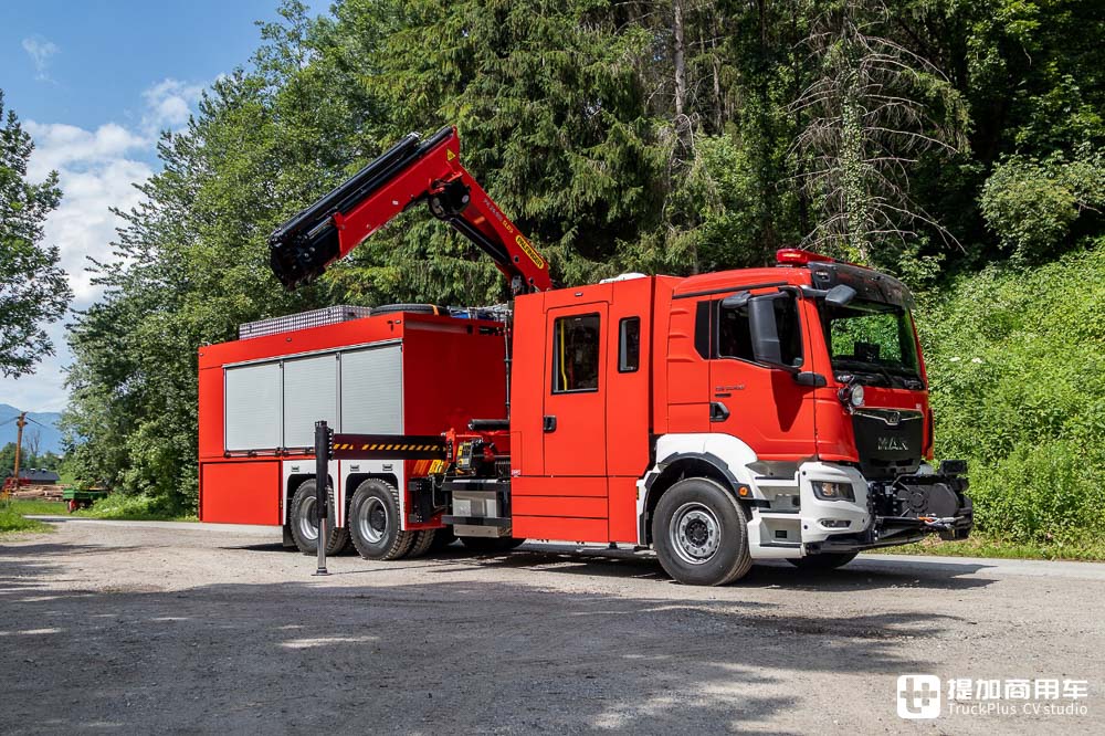搭载随车吊+随车叉车,中国用户订购,安普改装的曼恩TGS大型抢险救援车实拍 - 第3张 - 提加商用车网 搭载随车吊+随车叉车,中国用户订购,安普改装的曼恩TGS大型抢险救援车实拍 - 第3张