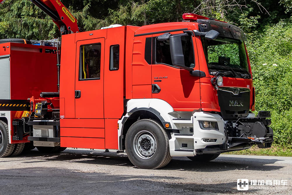 搭载随车吊+随车叉车,中国用户订购,安普改装的曼恩TGS大型抢险救援车实拍 - 第4张 - 提加商用车网 搭载随车吊+随车叉车,中国用户订购,安普改装的曼恩TGS大型抢险救援车实拍 - 第4张
