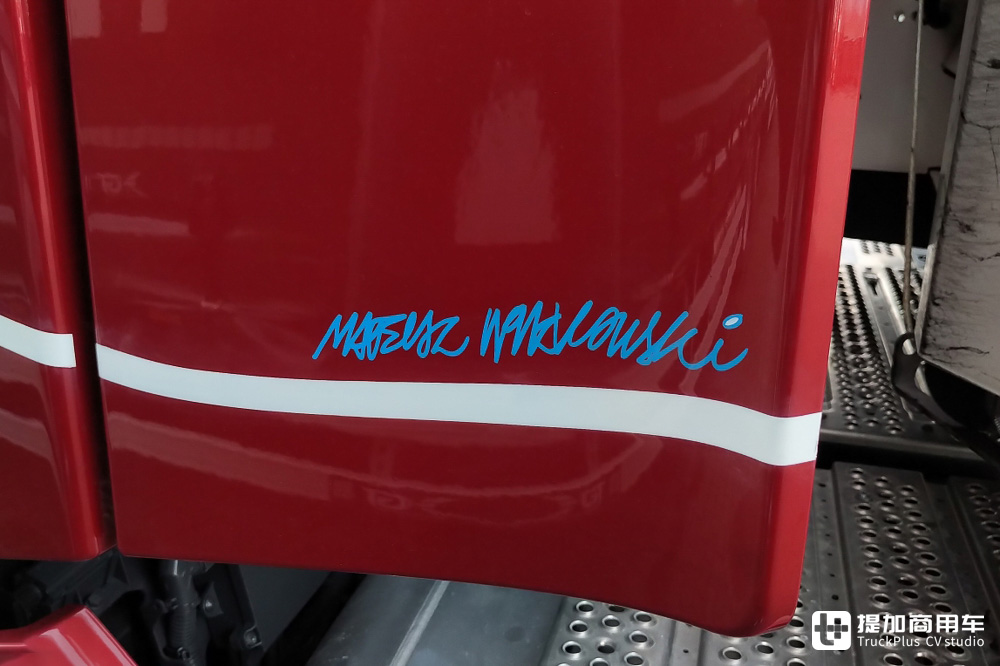 原厂单人生活舱!搭载SoloStar驾驶室的最新款奔驰Actros L旗舰卡车实拍评测 - 第7张 - 提加商用车网 原厂单人生活舱!搭载SoloStar驾驶室的最新款奔驰Actros L旗舰卡车实拍评测 - 第7张