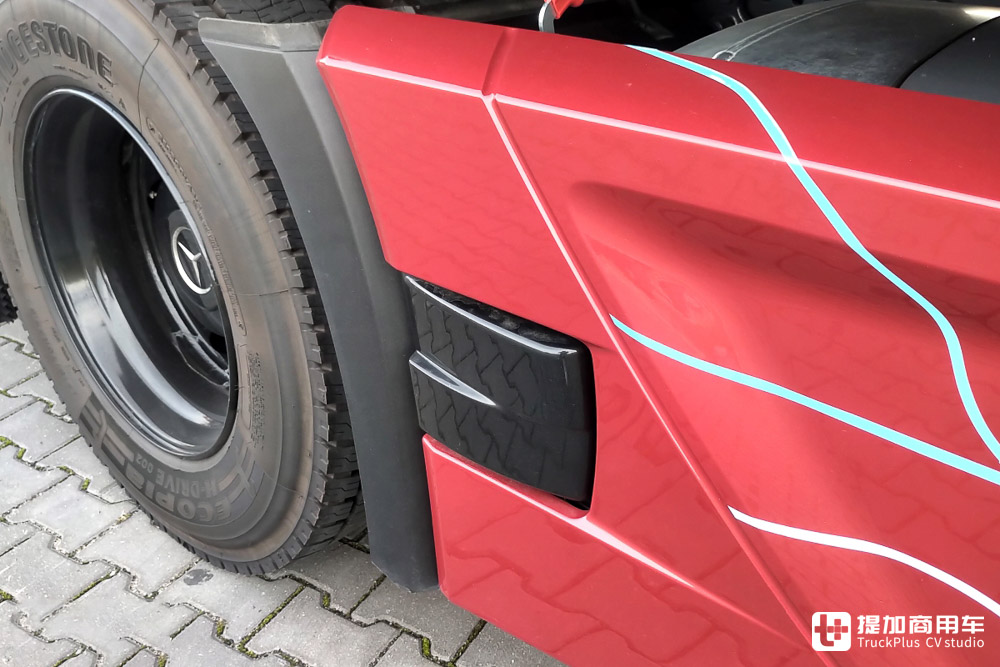 原厂单人生活舱!搭载SoloStar驾驶室的最新款奔驰Actros L旗舰卡车实拍评测 - 第8张 - 提加商用车网 原厂单人生活舱!搭载SoloStar驾驶室的最新款奔驰Actros L旗舰卡车实拍评测 - 第8张