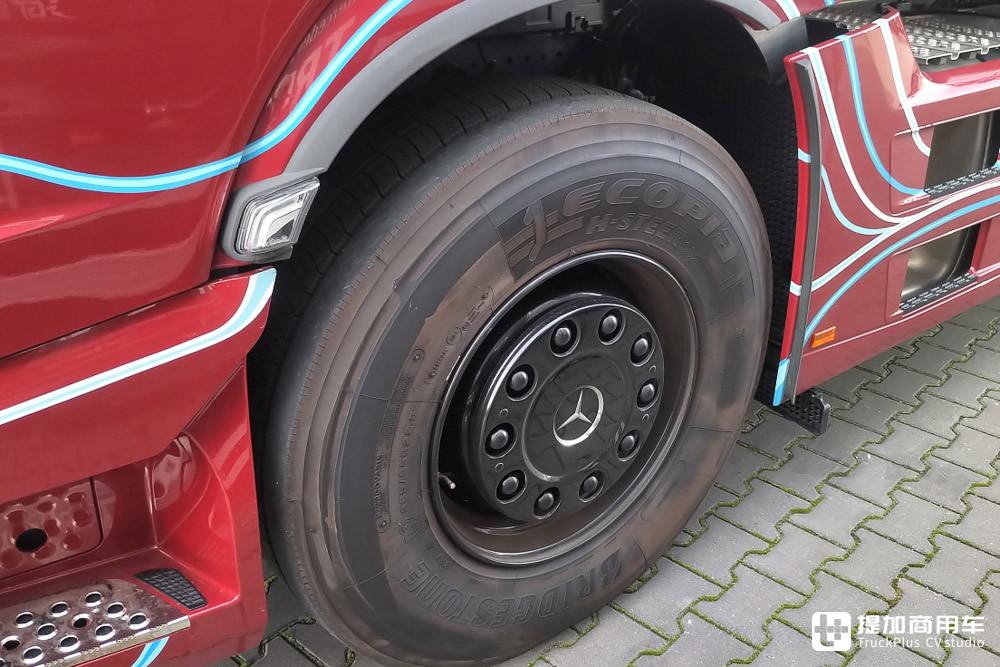 原厂单人生活舱!搭载SoloStar驾驶室的最新款奔驰Actros L旗舰卡车实拍评测 - 第9张 - 提加商用车网 原厂单人生活舱!搭载SoloStar驾驶室的最新款奔驰Actros L旗舰卡车实拍评测 - 第9张