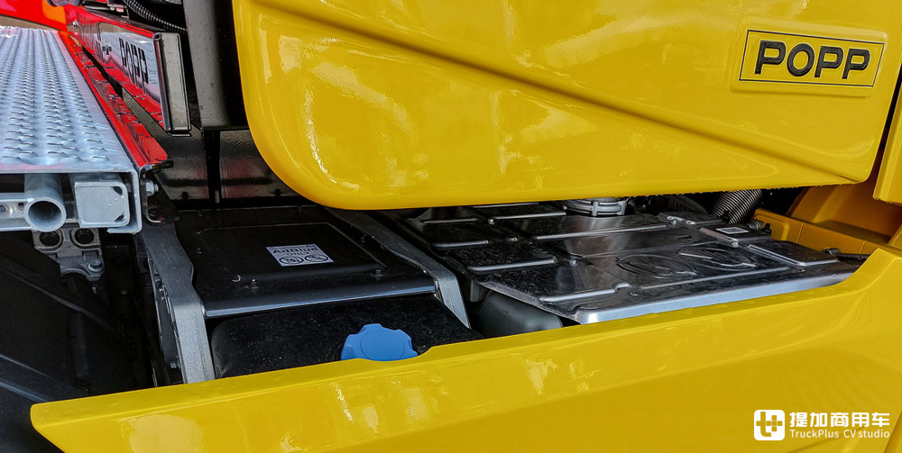 10x4可秒变6x4,组合总重可高达245吨,这台五轴沃尔沃FH16 750大件车不一般 - 第9张 - 提加商用车网 10x4可秒变6x4,组合总重可高达245吨,这台五轴沃尔沃FH16 750大件车不一般 - 第9张