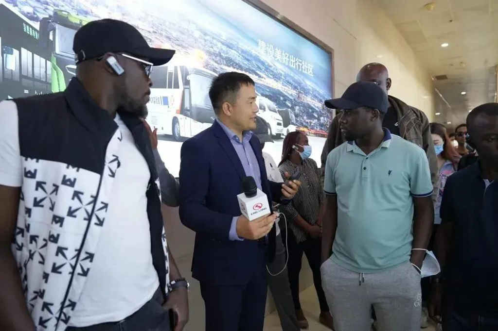 聚焦!外媒代表团走进金龙客车,感受民族品牌智造与创新 - 第5张 - 提加商用车网 聚焦!外媒代表团走进金龙客车,感受民族品牌智造与创新 - 第5张