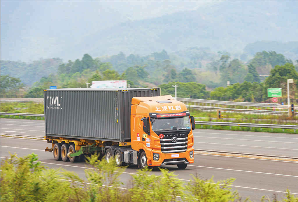 红岩杰狮H6牵引车荣获“年度高效车型” - 第5张