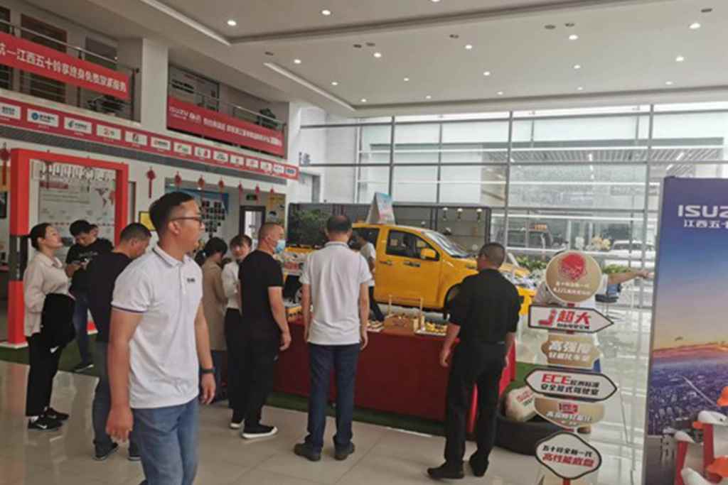 翼身技术 值得信赖,轻卡王者江西五十铃翼放EC 2.5轻卡签单会成功举办 - 第6张 - 提加商用车网 翼身技术 值得信赖,轻卡王者江西五十铃翼放EC 2.5轻卡签单会成功举办 - 第6张