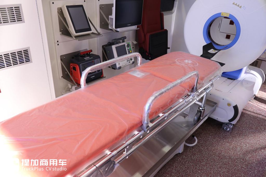 海拔5000米不降扭动力不减,带你见识奔驰Arocs底盘医疗抢救车的超强实力 - 第11张 - 提加商用车网 海拔5000米不降扭动力不减,带你见识奔驰Arocs底盘医疗抢救车的超强实力 - 第11张