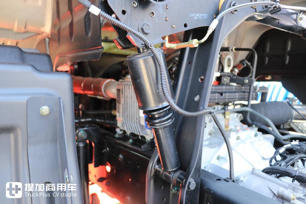 配法士特8速AMT,还有玉柴6缸大马力发动机,奥铃大黄蜂自动挡载货车实拍 - 第13张 - 提加商用车网 配法士特8速AMT,还有玉柴6缸大马力发动机,奥铃大黄蜂自动挡载货车实拍 - 第13张