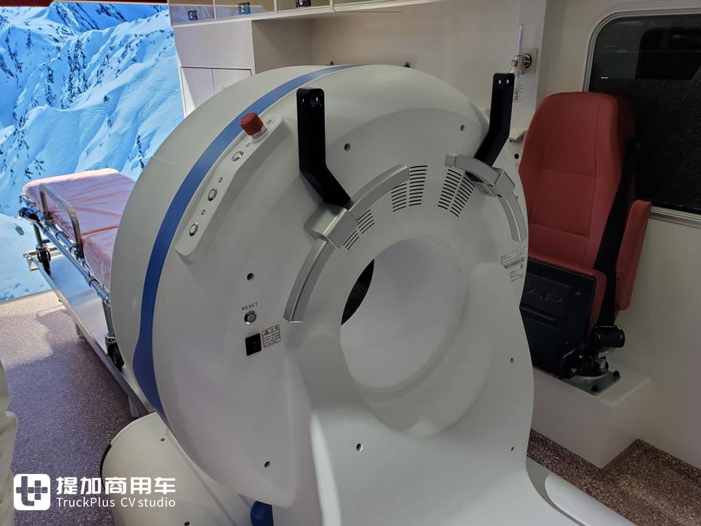 海拔5000米不降扭动力不减,带你见识奔驰Arocs底盘医疗抢救车的超强实力 - 第12张 - 提加商用车网 海拔5000米不降扭动力不减,带你见识奔驰Arocs底盘医疗抢救车的超强实力 - 第12张