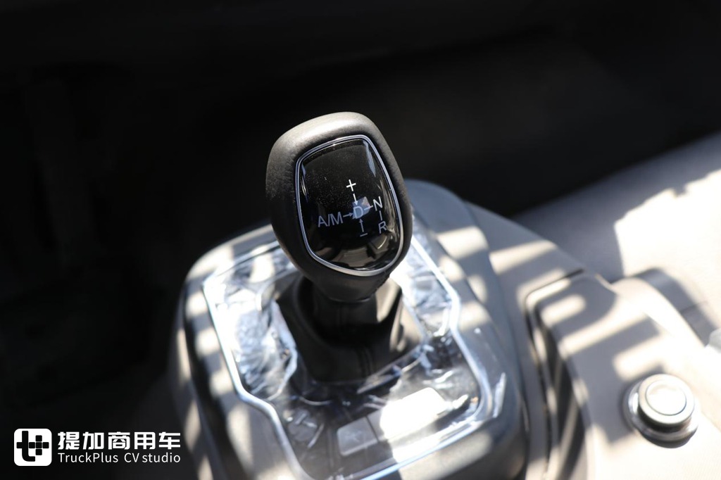 配法士特8速AMT,还有玉柴6缸大马力发动机,奥铃大黄蜂自动挡载货车实拍 - 第18张 - 提加商用车网 配法士特8速AMT,还有玉柴6缸大马力发动机,奥铃大黄蜂自动挡载货车实拍 - 第18张