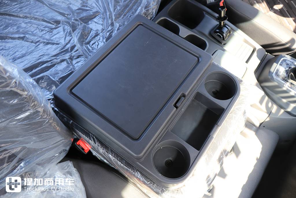 配法士特8速AMT,还有玉柴6缸大马力发动机,奥铃大黄蜂自动挡载货车实拍 - 第19张 - 提加商用车网 配法士特8速AMT,还有玉柴6缸大马力发动机,奥铃大黄蜂自动挡载货车实拍 - 第19张