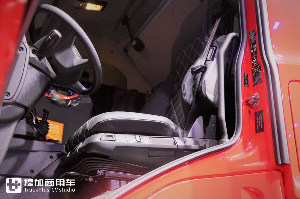 将大件车的性能提升到新的高度,刚进入国内的奔驰阿洛斯SLT大件牵引车实拍评测 - 第27张 - 提加商用车网 将大件车的性能提升到新的高度,刚进入国内的奔驰阿洛斯SLT大件牵引车实拍评测 - 第27张