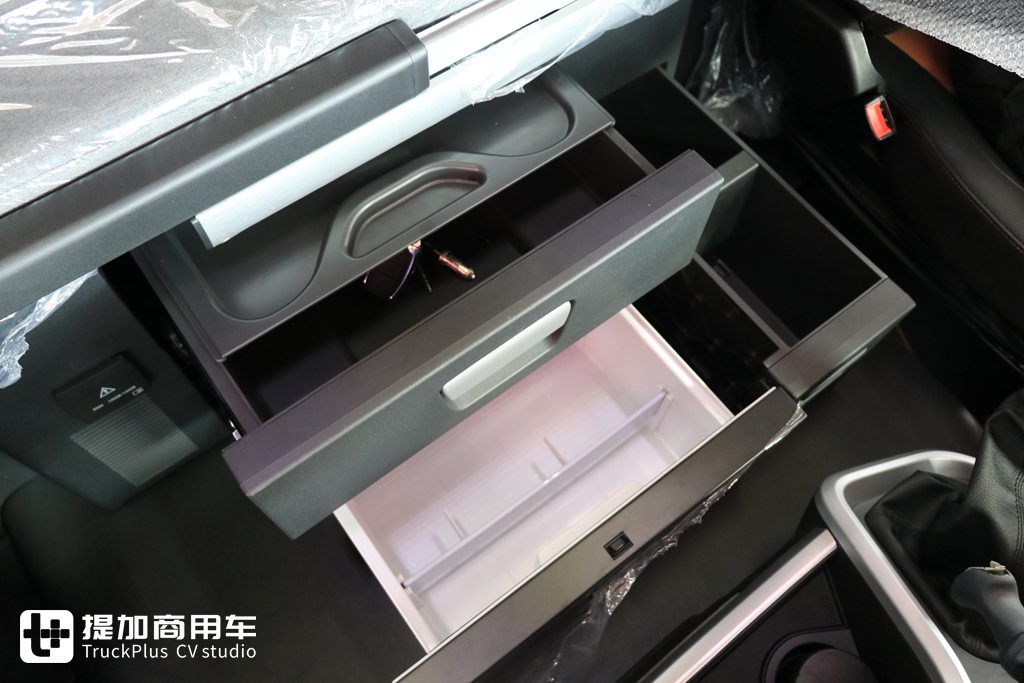 搭载康明斯X13发动机的红岩杰狮H6牵引车来了,实拍带你看看有啥不一样 - 第27张 - 提加商用车网 搭载康明斯X13发动机的红岩杰狮H6牵引车来了,实拍带你看看有啥不一样 - 第27张