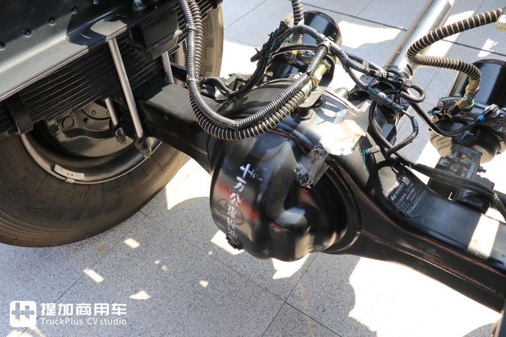 配法士特8速AMT,还有玉柴6缸大马力发动机,奥铃大黄蜂自动挡载货车实拍 - 第5张 - 提加商用车网 配法士特8速AMT,还有玉柴6缸大马力发动机,奥铃大黄蜂自动挡载货车实拍 - 第5张