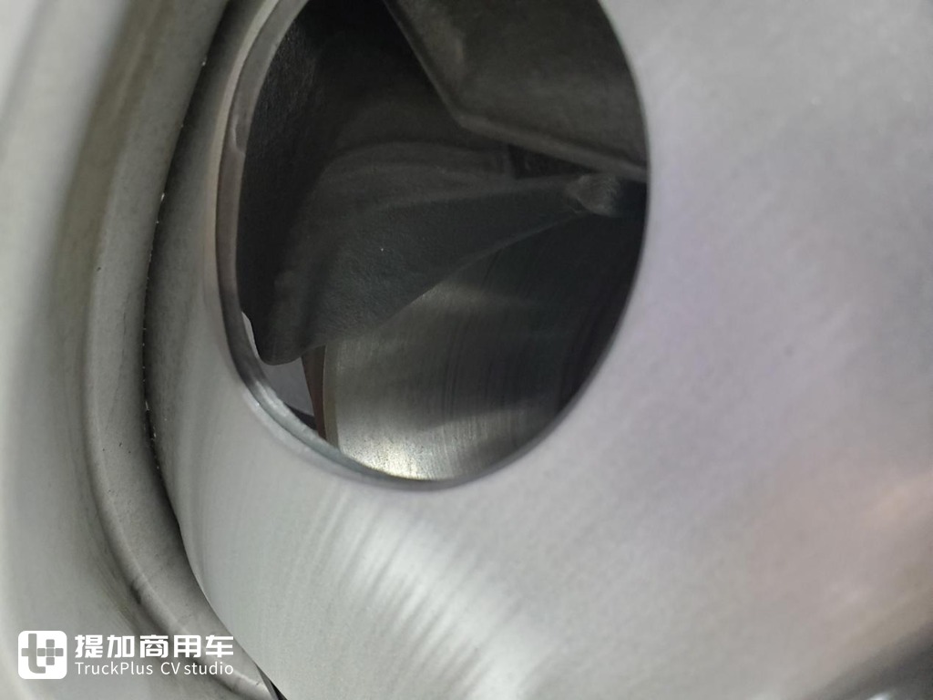海拔5000米不降扭动力不减,带你见识奔驰Arocs底盘医疗抢救车的超强实力 - 第4张 - 提加商用车网 海拔5000米不降扭动力不减,带你见识奔驰Arocs底盘医疗抢救车的超强实力 - 第4张