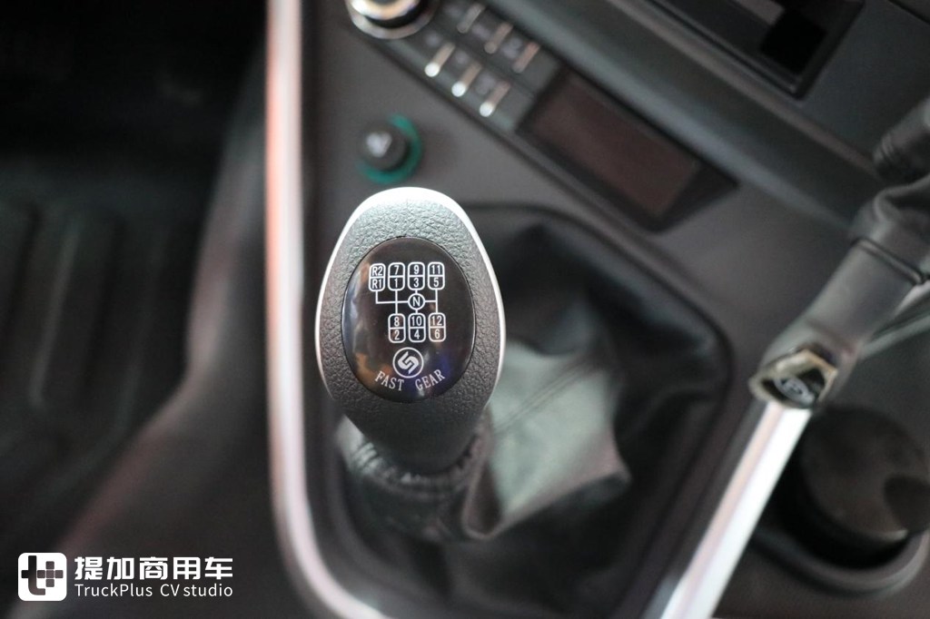 搭载康明斯X13发动机的红岩杰狮H6牵引车来了,实拍带你看看有啥不一样 - 第5张 - 提加商用车网 搭载康明斯X13发动机的红岩杰狮H6牵引车来了,实拍带你看看有啥不一样 - 第5张