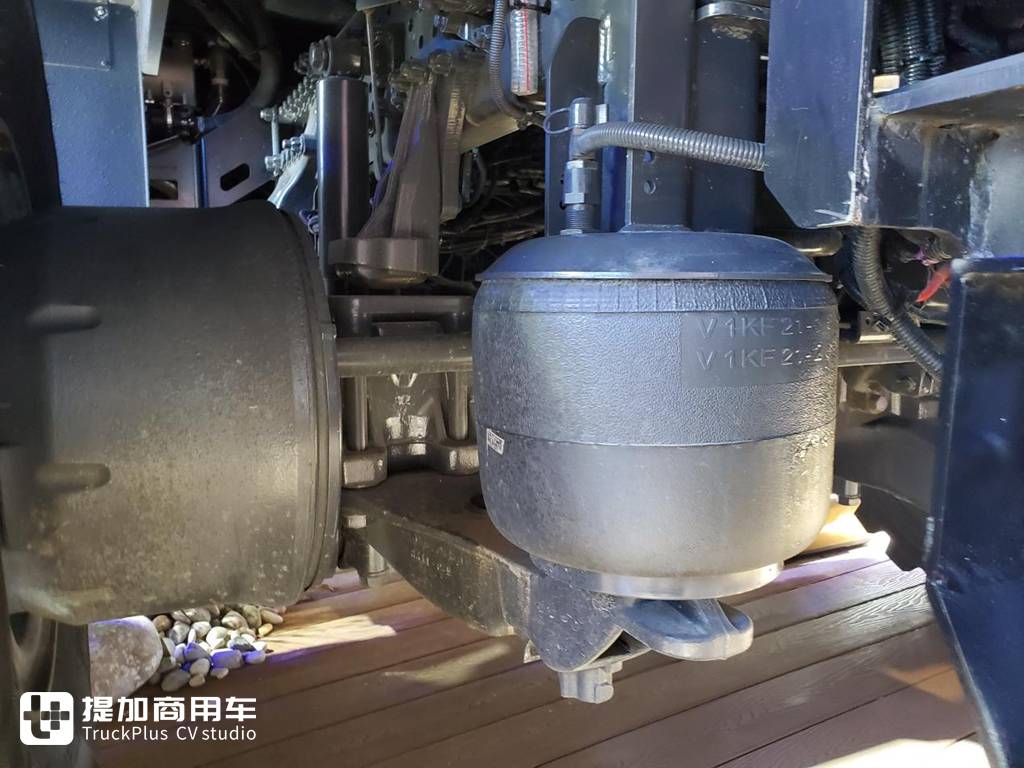 海拔5000米不降扭动力不减,带你见识奔驰Arocs底盘医疗抢救车的超强实力 - 第6张 - 提加商用车网 海拔5000米不降扭动力不减,带你见识奔驰Arocs底盘医疗抢救车的超强实力 - 第6张