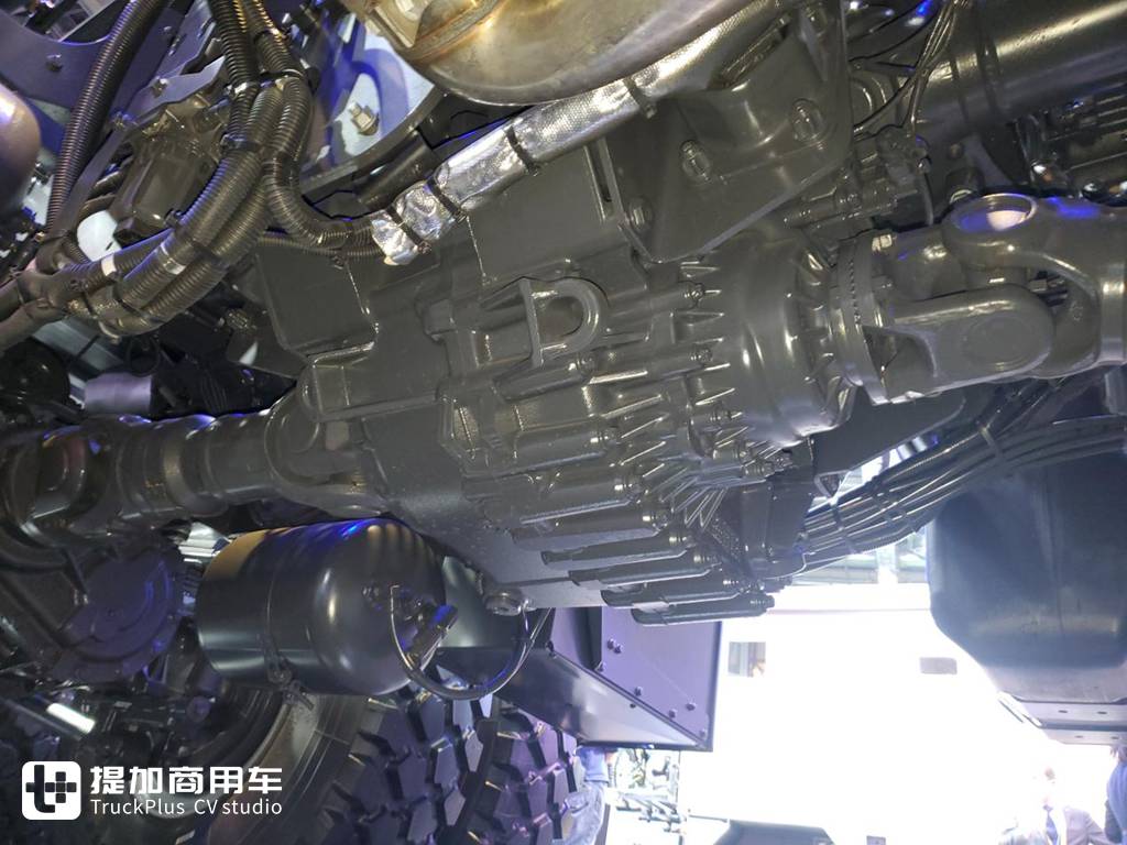 将大件车的性能提升到新的高度,刚进入国内的奔驰阿洛斯SLT大件牵引车实拍评测 - 第8张 - 提加商用车网 将大件车的性能提升到新的高度,刚进入国内的奔驰阿洛斯SLT大件牵引车实拍评测 - 第8张