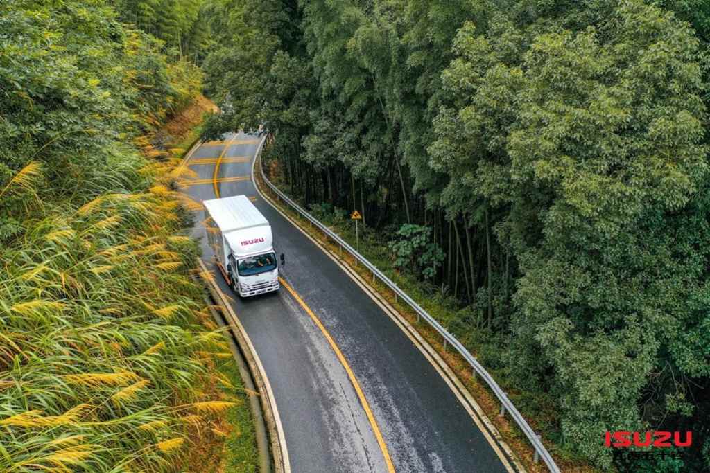 翼身技术 值得信赖,轻卡王者江西五十铃翼放EC 2.5轻卡签单会成功举办 - 第4张 - 提加商用车网 翼身技术 值得信赖,轻卡王者江西五十铃翼放EC 2.5轻卡签单会成功举办 - 第4张