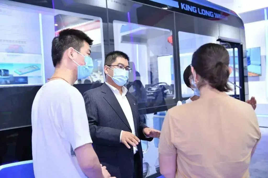 聚焦!外媒代表团走进金龙客车,感受民族品牌智造与创新 - 第4张 - 提加商用车网 聚焦!外媒代表团走进金龙客车,感受民族品牌智造与创新 - 第4张