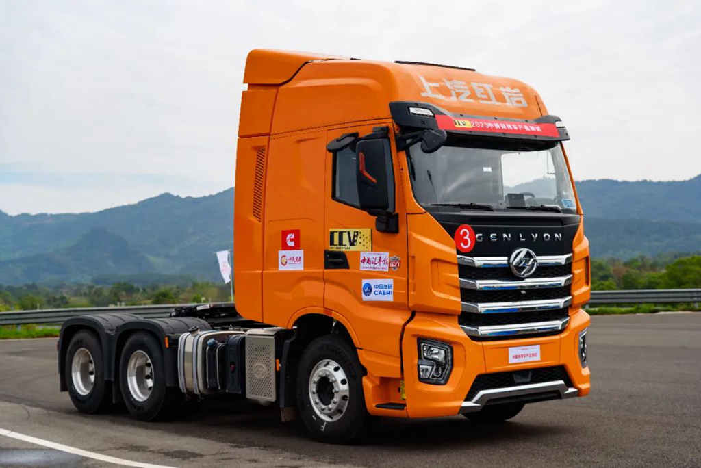 红岩杰狮H6牵引车荣获“年度高效车型” - 第4张