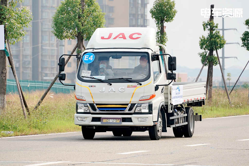 江淮汽车：消除续航焦虑 江淮1卡骏铃聚宝盆续航超1000公里￼ - 第4张