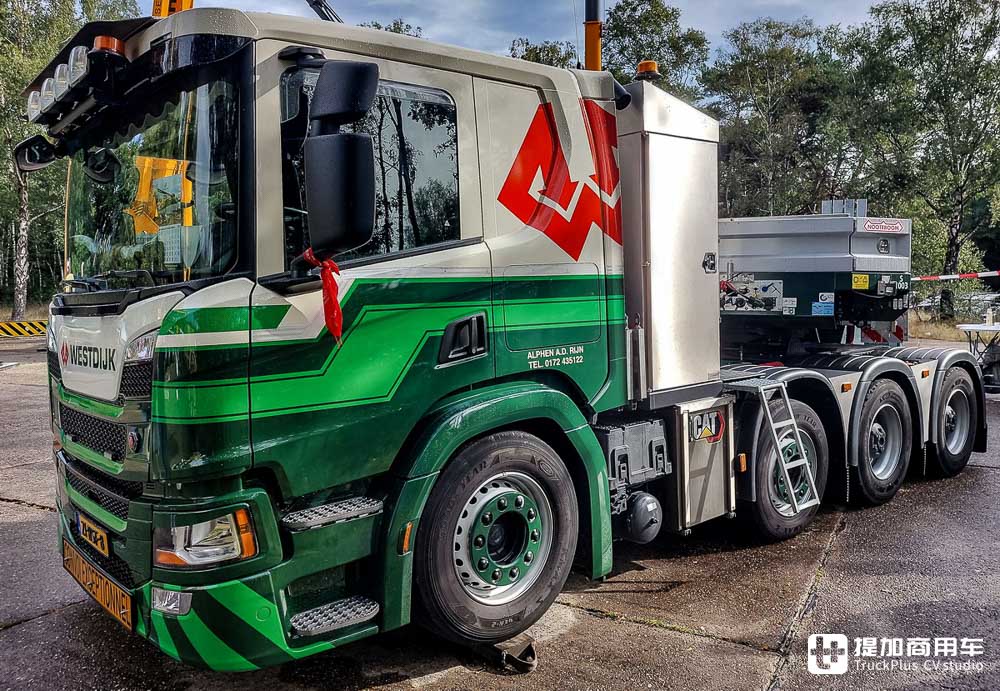 低顶驾驶室+8x4驱动,如此特殊的斯堪尼亚P 500牵引车你见过吗?