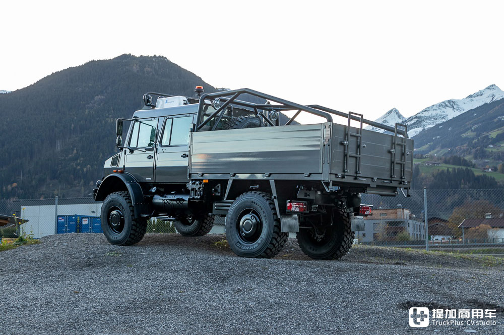 中东土豪专属定制，双排座驾驶室，乌尼莫克越野探险车实拍