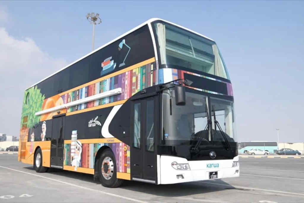 卡塔尔街头惊现“移动的双层巴士图书馆”！