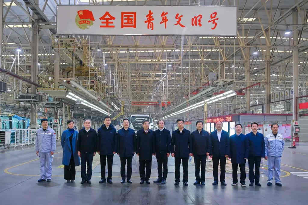 苗圩调研东风商用车有限公司