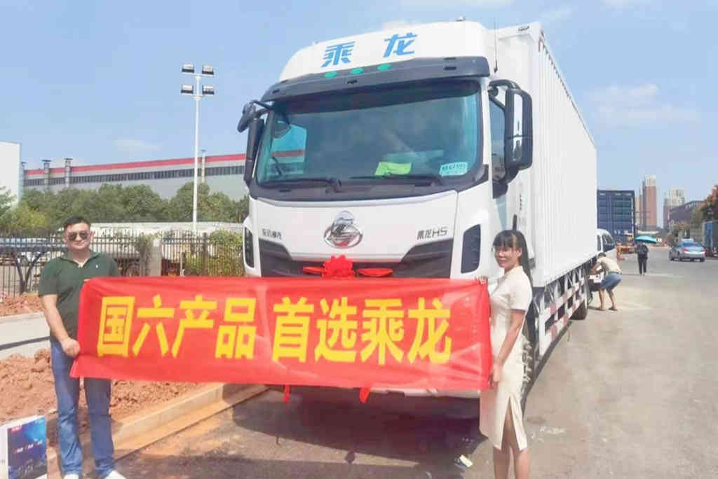 黄师傅：快递全国飞，全凭乘龙H5载货车省油又可靠