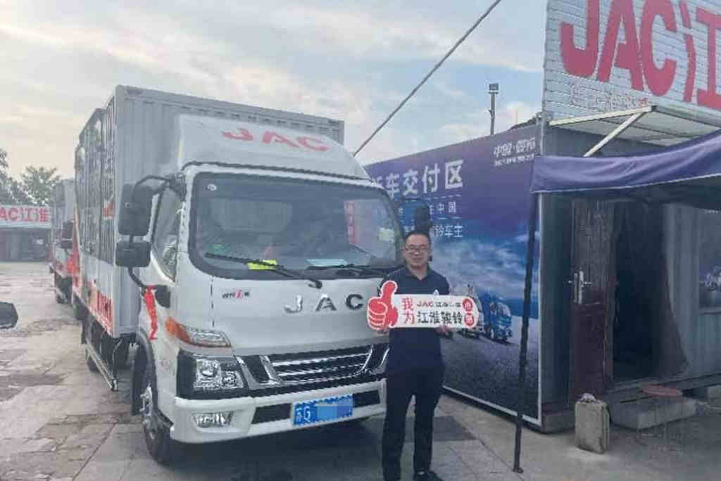 因为口碑再次采购，6台江淮1卡骏铃V5交付连云港申通快递 - 第1张