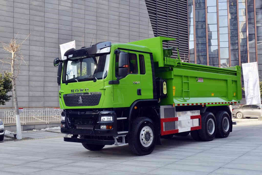 亲人相伴  温暖到家 | 中国重汽新能源车辆冬季暖心护航行动进行中