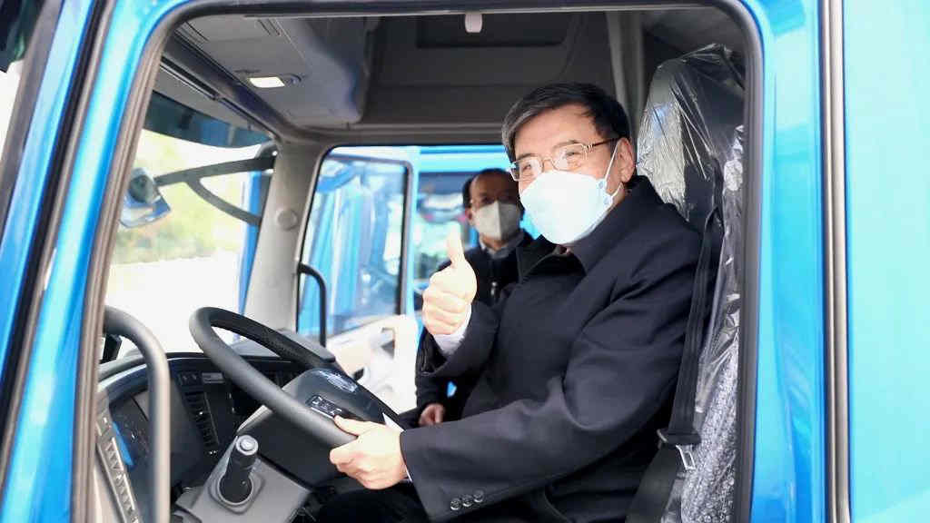 苗圩调研东风商用车有限公司 - 第2张
