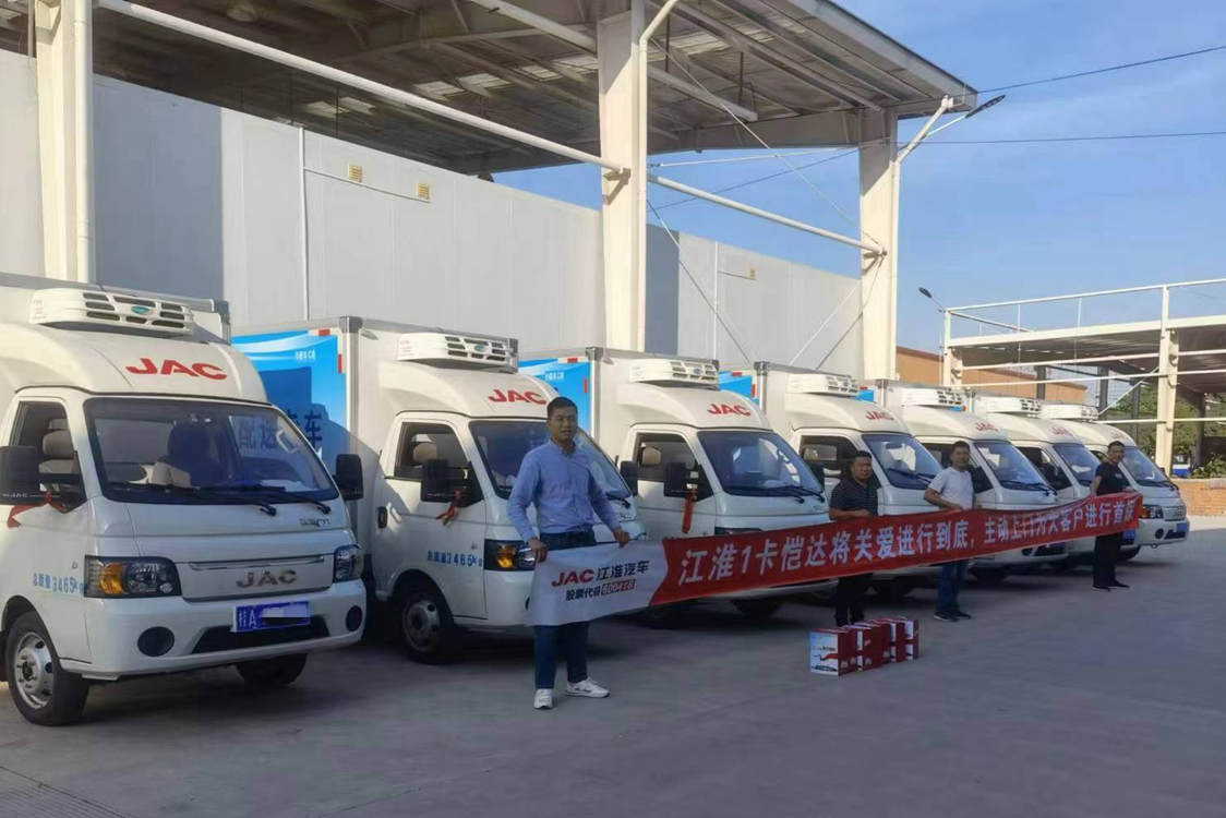 用户:开江淮1卡恺达像开轿车一样,安静舒适非常适合校园配餐