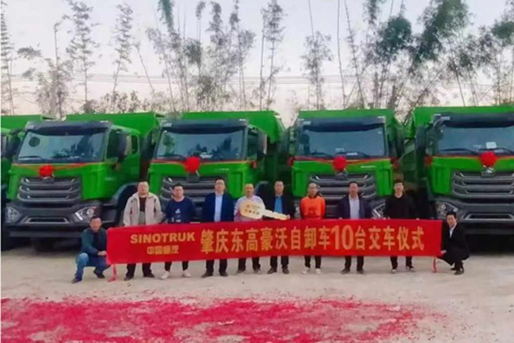 豪沃配潍柴，财源滚滚来，豪沃NX自卸车批量交付广东大客户