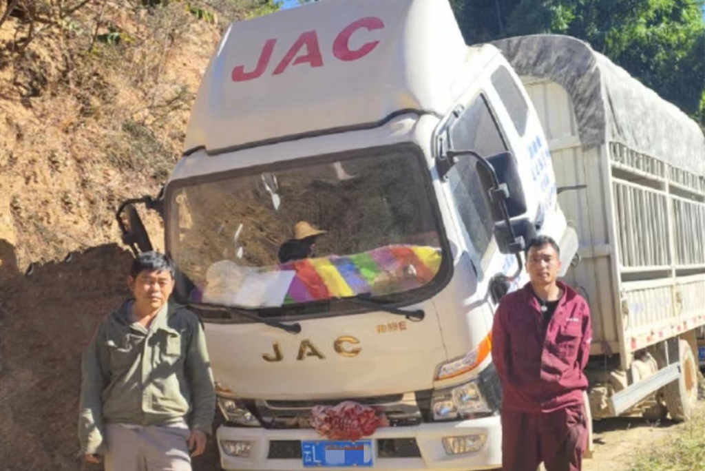 陡坡救援惊险连连 江淮1卡1号服务冲在前! - 第1张 - 提加商用车网 陡坡救援惊险连连 江淮1卡1号服务冲在前! - 第1张