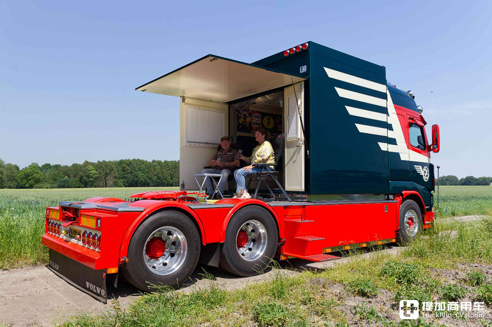 为千禧年诞生的沃尔沃FH12加上生活舱,老司机爆改老车只为挚爱 - 第11张 - 提加商用车网 为千禧年诞生的沃尔沃FH12加上生活舱,老司机爆改老车只为挚爱 - 第11张