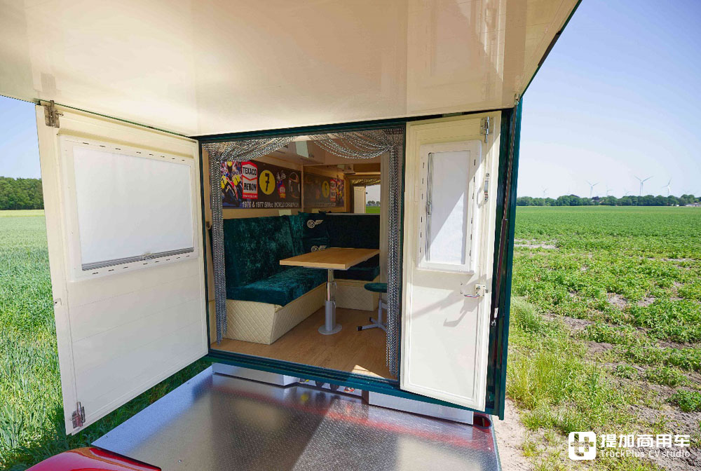 为千禧年诞生的沃尔沃FH12加上生活舱,老司机爆改老车只为挚爱 - 第15张 - 提加商用车网 为千禧年诞生的沃尔沃FH12加上生活舱,老司机爆改老车只为挚爱 - 第15张