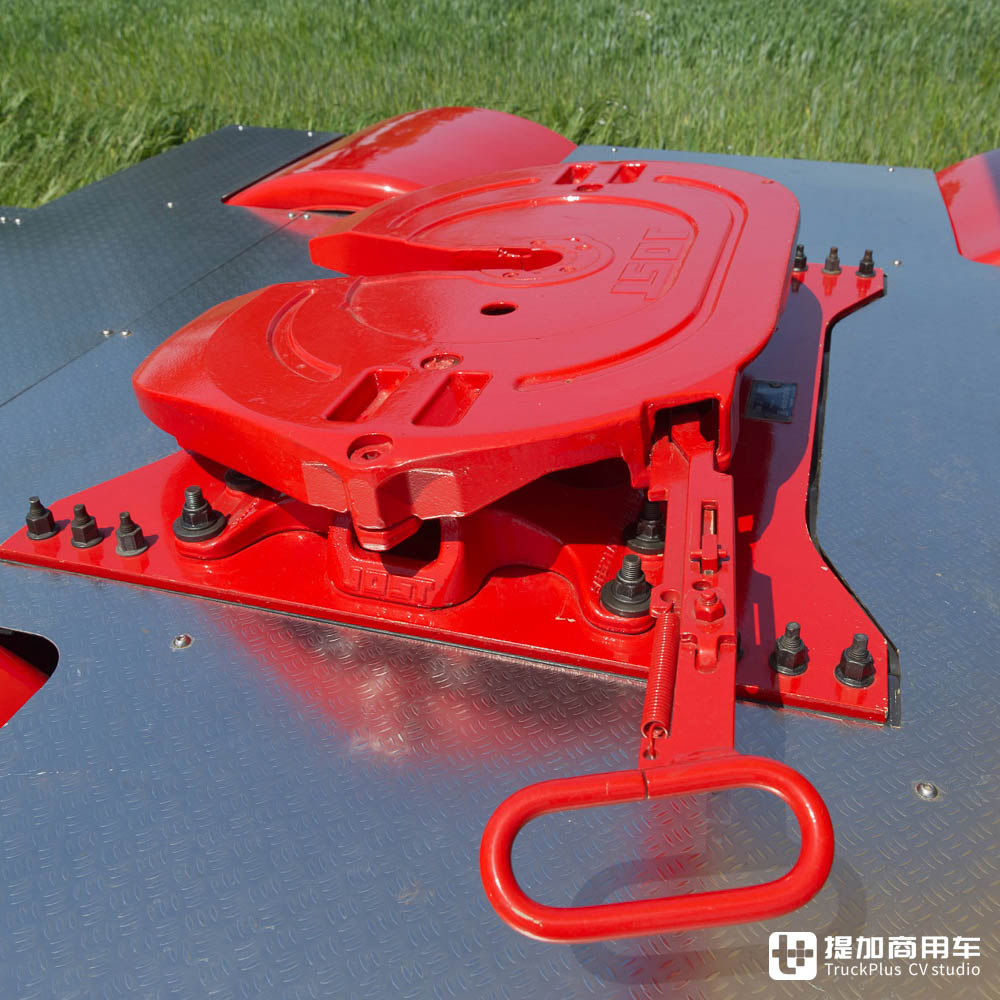 为千禧年诞生的沃尔沃FH12加上生活舱,老司机爆改老车只为挚爱 - 第17张 - 提加商用车网 为千禧年诞生的沃尔沃FH12加上生活舱,老司机爆改老车只为挚爱 - 第17张