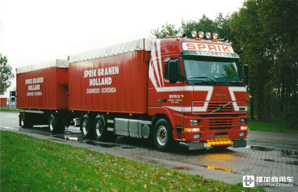 为千禧年诞生的沃尔沃FH12加上生活舱,老司机爆改老车只为挚爱 - 第2张 - 提加商用车网 为千禧年诞生的沃尔沃FH12加上生活舱,老司机爆改老车只为挚爱 - 第2张