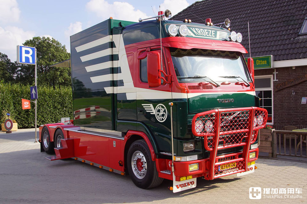 为千禧年诞生的沃尔沃FH12加上生活舱,老司机爆改老车只为挚爱 - 第20张 - 提加商用车网 为千禧年诞生的沃尔沃FH12加上生活舱,老司机爆改老车只为挚爱 - 第20张