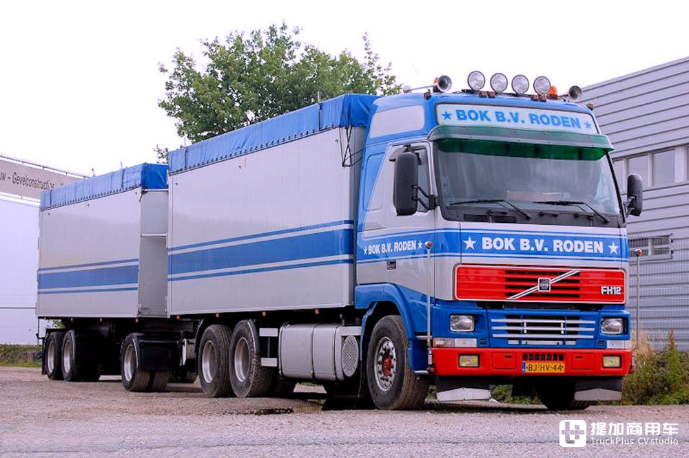 为千禧年诞生的沃尔沃FH12加上生活舱,老司机爆改老车只为挚爱 - 第3张 - 提加商用车网 为千禧年诞生的沃尔沃FH12加上生活舱,老司机爆改老车只为挚爱 - 第3张