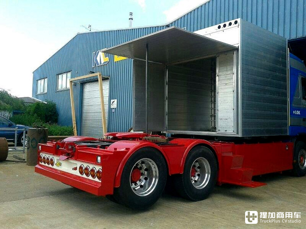 为千禧年诞生的沃尔沃FH12加上生活舱,老司机爆改老车只为挚爱 - 第5张 - 提加商用车网 为千禧年诞生的沃尔沃FH12加上生活舱,老司机爆改老车只为挚爱 - 第5张