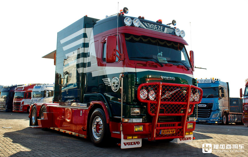 为千禧年诞生的沃尔沃FH12加上生活舱,老司机爆改老车只为挚爱 - 第7张 - 提加商用车网 为千禧年诞生的沃尔沃FH12加上生活舱,老司机爆改老车只为挚爱 - 第7张